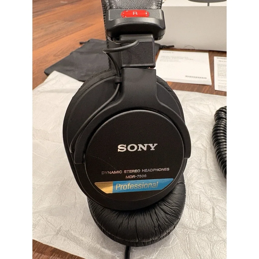 Sony MDR-7506‎ Professional Closed-back Studio Headphones